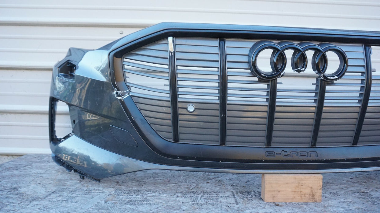 2019-2020 AUDI E-TRON FRONT BUMPER COVER PANEL W/ GRILLE 4KE807437E 19 20 OEM