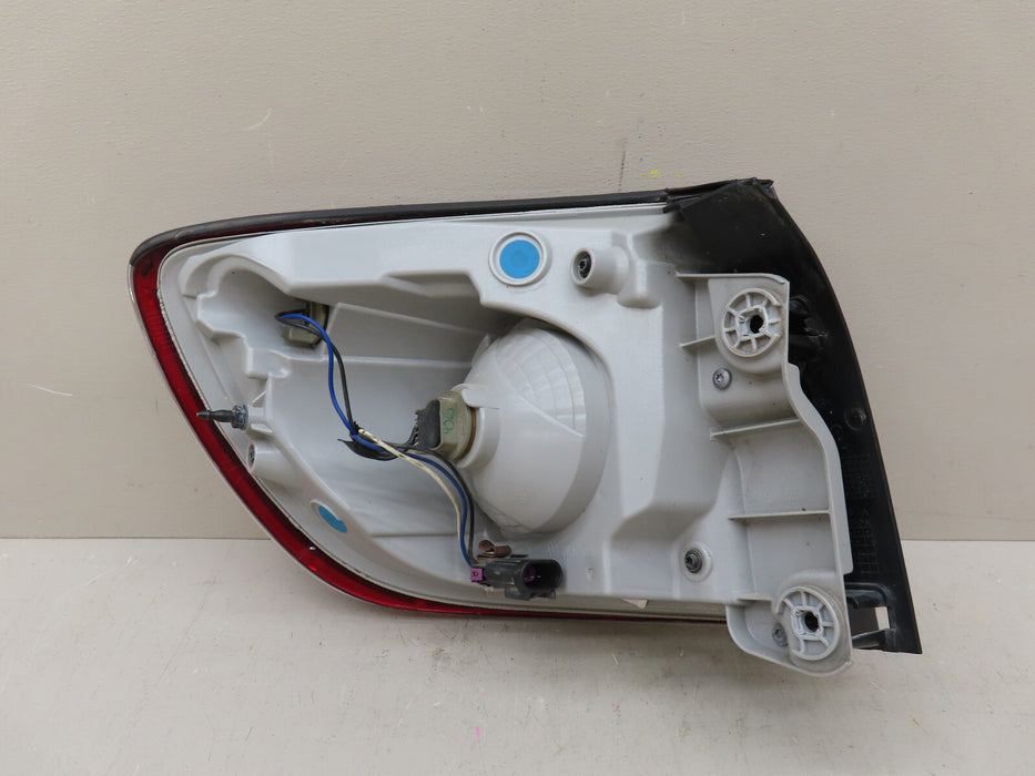 2008 - 2012 BUICK ENCLAVE RIGHT PASSENGER SIDE  TAIL LIGHT OEM