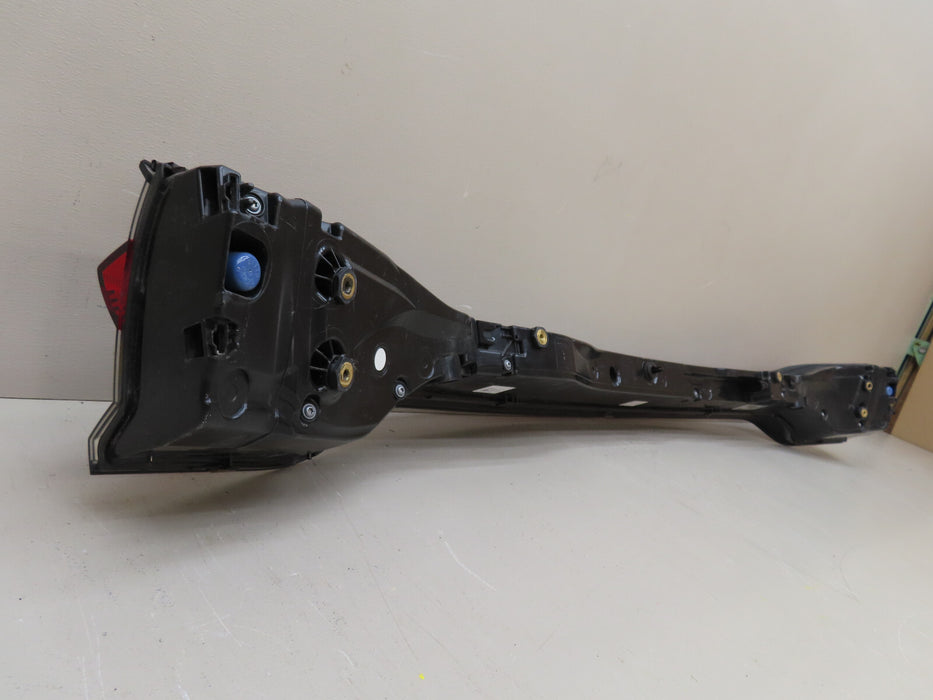2019-2022 PORSCHE MACAN REAR CENTER TAIL LIGHT LED OEM 95B.945.208.L
