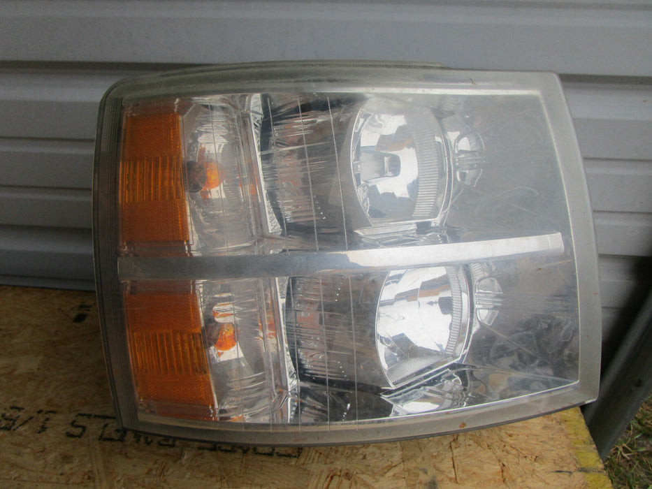 07 08 09 10 11 12 13 CHEVROLET SILVERADO RIGHT FRONT HALOGEN HEADLIGHT OEM