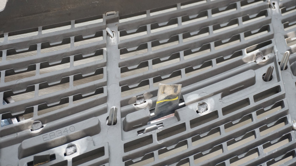 2010-2012 CADILLAC SRX FRONT UPPER RADIATOR GRILLE GRILL 25778322 OEM 10 11 12