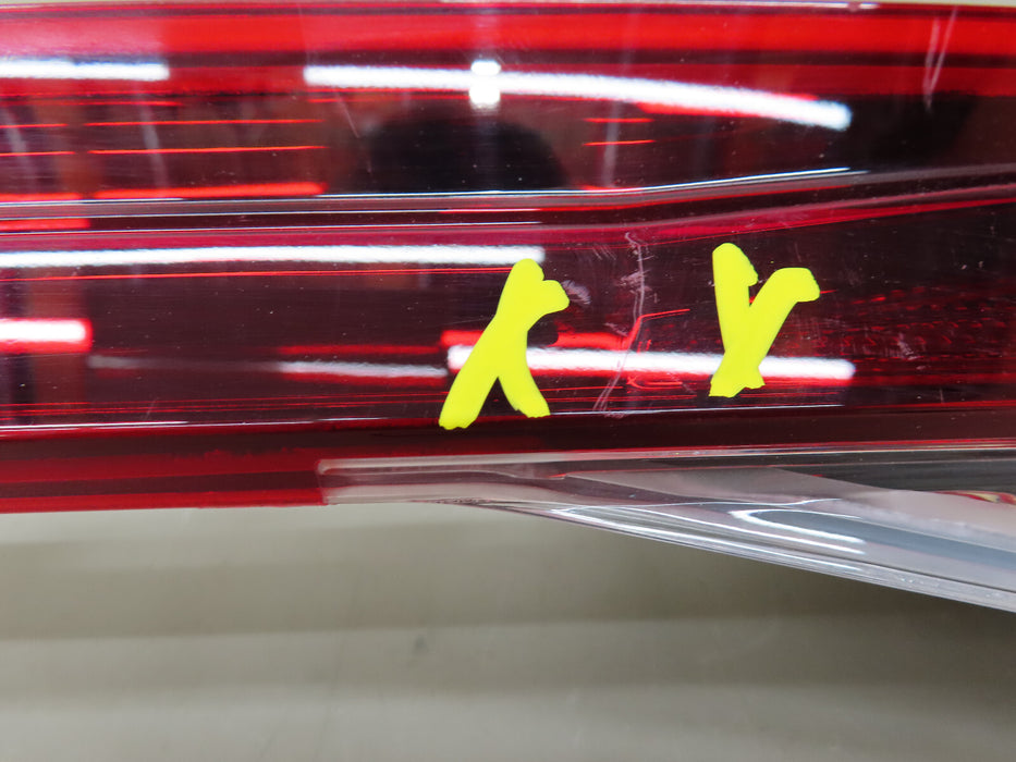 2021 2022 HYUNDAI ELANTRA REAR CENTER TAIL LIGHT LIFT GATE OEM LED 92409-AB000