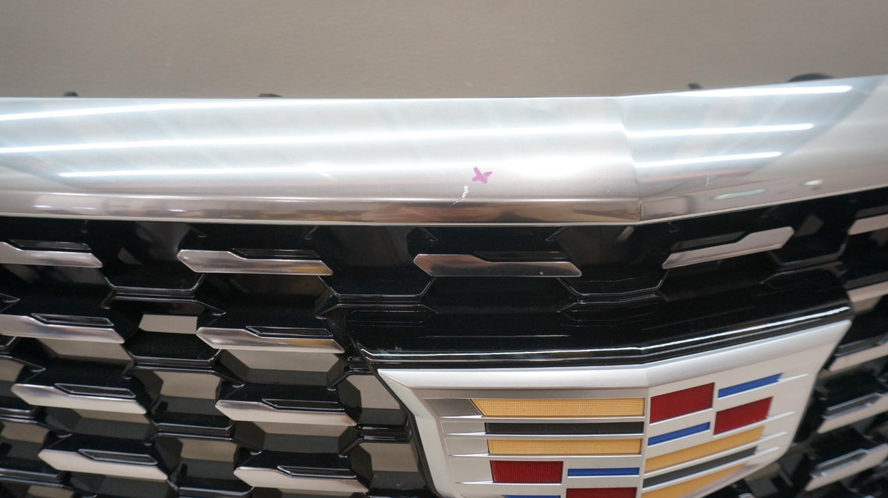 2020-2025 CADILLAC XT5 FRONT UPPER GRILLE W CAMERA HOLE OEM 84226179