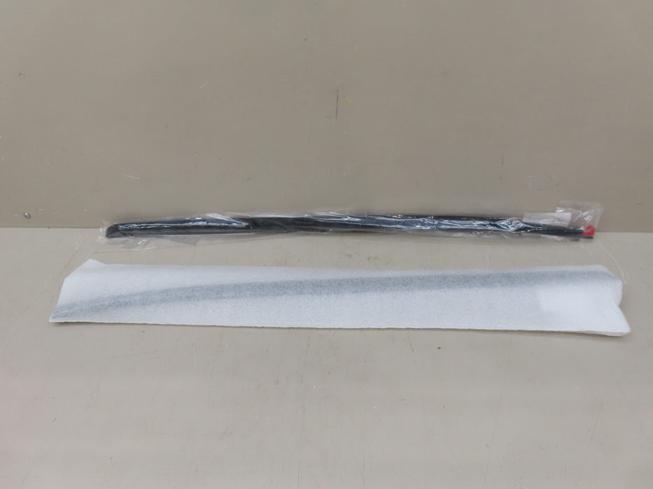 2014-2018 BMW X5 F15 WINDSHIELD RIGHT PASSENGER SIDE DRIP SEAL MOLDING OEM
