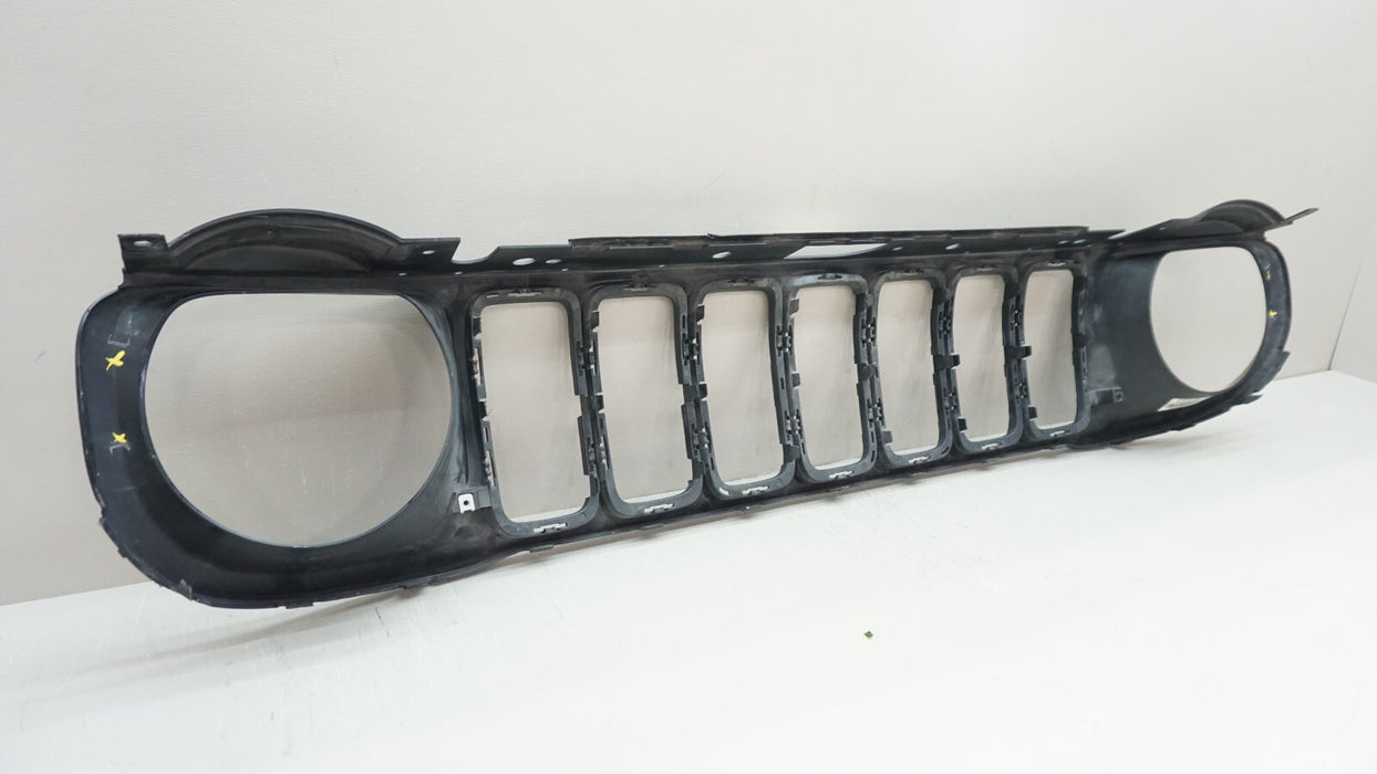 2015-2018 JEEP RENEGADE FRONT RADIATOR GRILLE GRILL 52088680 OEM