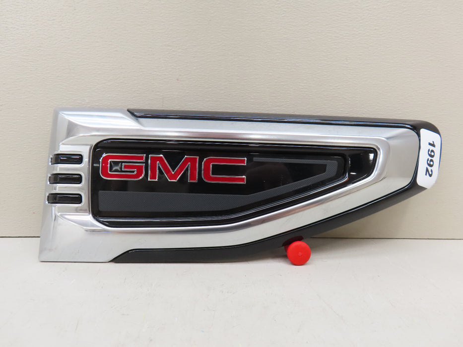 GMC FRONT RIGHT PASSENGER SIDE FENDER VENT OEM