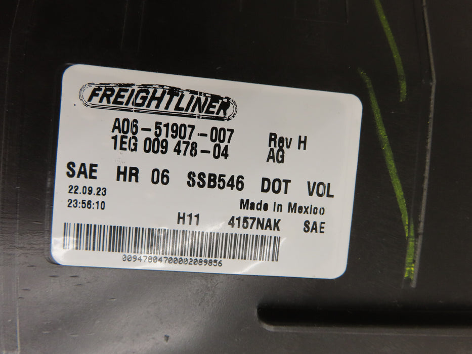 2008-2017 FREIGHTLINER CASCADIA FRONT RIGHT PASSENGER SIDE HALOGEN HEADLIGHT OEM
