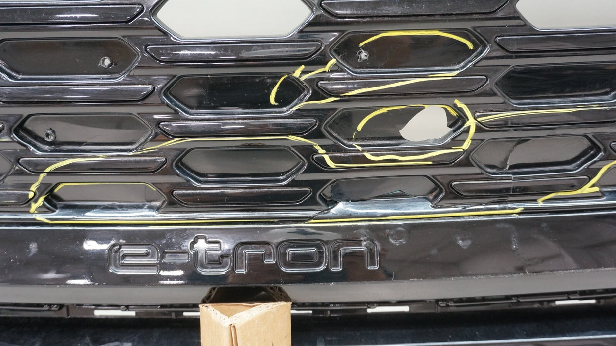 2022-2025 AUDI Q8 E-TRON FRONT BUMPER COVER PANEL WITH GRILLE OEM 4KE807725