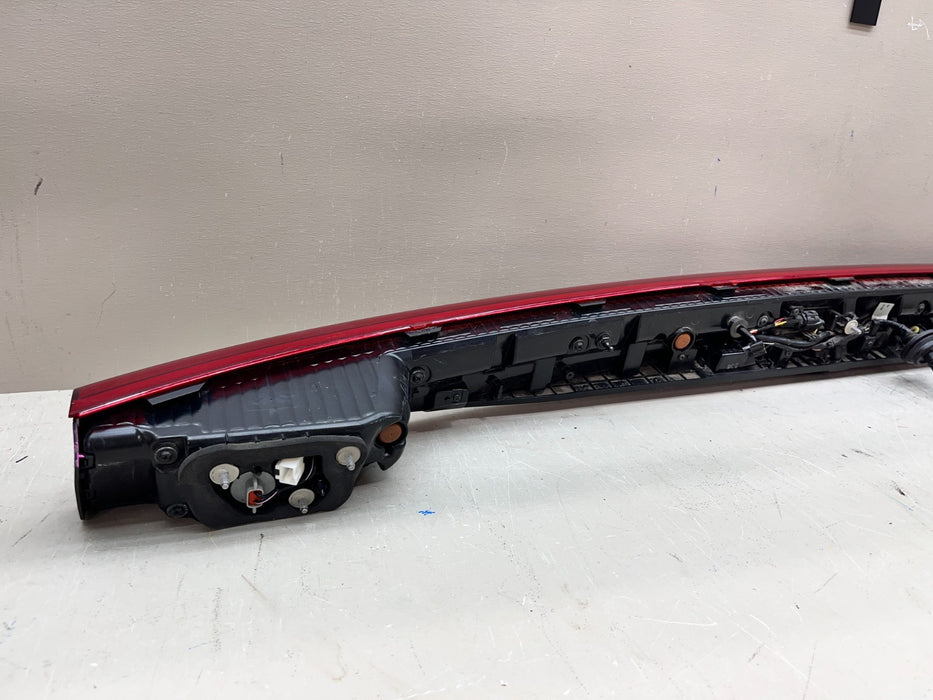 2022-2024 KIA CARNIVAL CENTER TAIL LIGHT BAR W/CAMERA OEM 92409-R0320