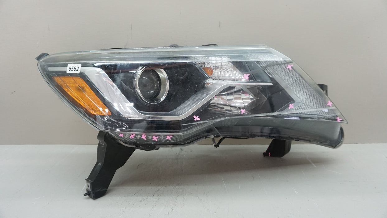2017-2020 NISSAN PATHFINDER FRONT RIGHT PASSENGER SIDE HEADLIGHT HALOGEN OEM