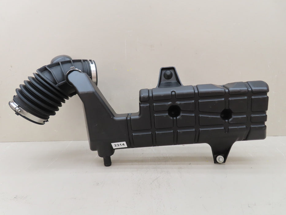 2018-2023 BUICK ENCLAVE CHEVROLET TRAVERSE AIR CLEANER OUTLET DUCT OEM 84522148