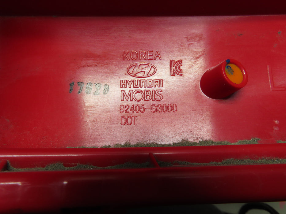 2018-2020 HYUNDAI ELANTRA GT REAR LEFT DRIVER SIDE REFLECTOR OEM 92405-G3000