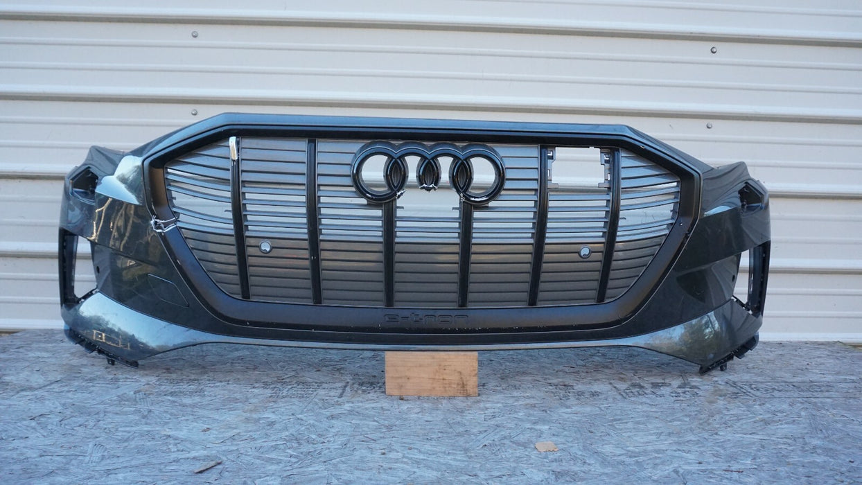 2019-2020 AUDI E-TRON FRONT BUMPER COVER PANEL W/ GRILLE 4KE807437E 19 20 OEM