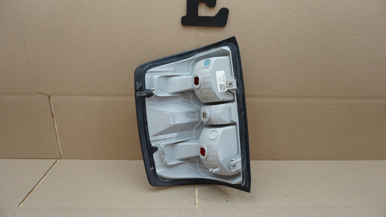 2014-2019 CHEVROLET SILVERADO REAR RIGHT PASSENGERS TAIL LIGHT OEM