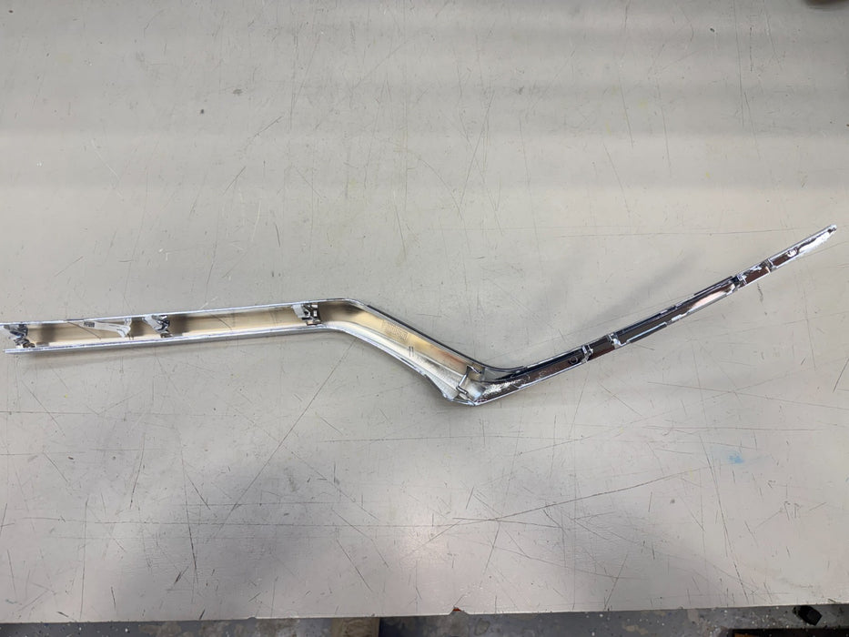 2017-2019 HONDA CR-V RH FRONT GRILLE MOLDING OEM 71123-TLA-A000