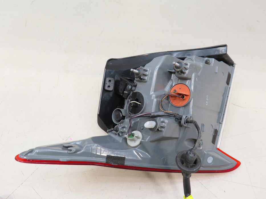 2021-2023 HYUNDAI ELANTRA RIGHT PASSENGER SIDE TAIL LIGHT OUTER OEM