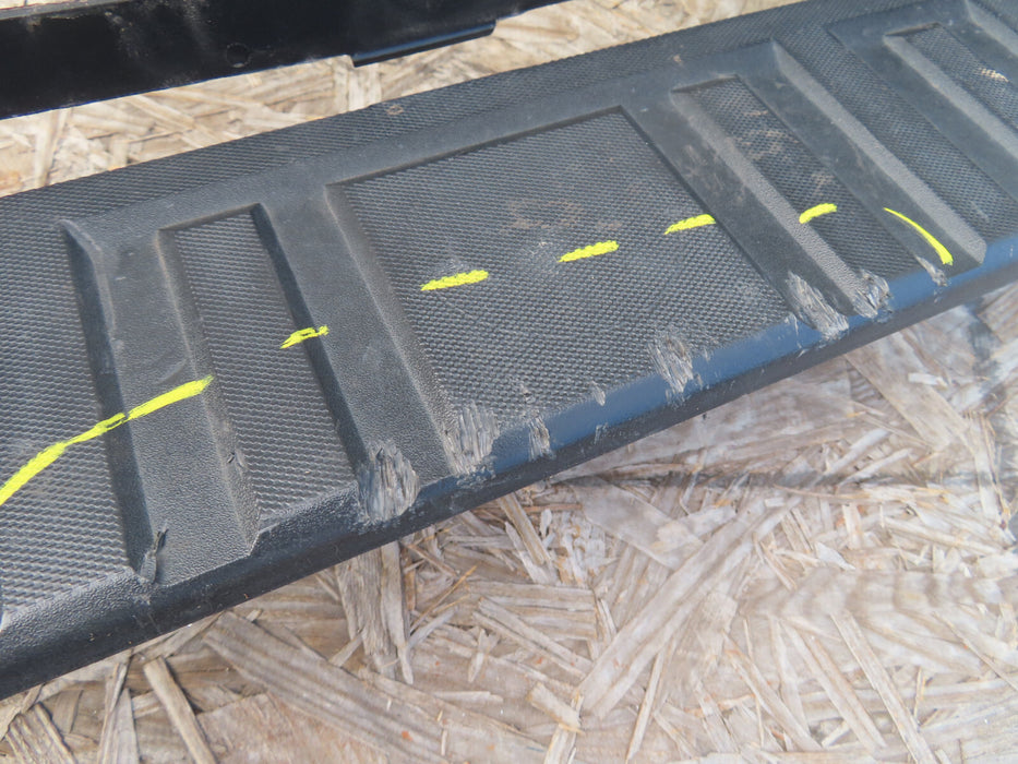 2015-2019 CHEVROLET/GMC 2500HD/3500HD REAR BUMPER COVER STEP PAD OEM