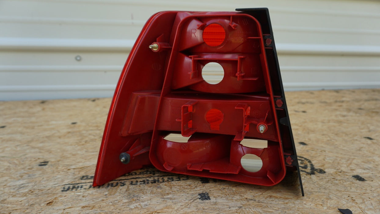2004 2005 VW VOLKSWAGEN JETTA RIGHT REAR TAILLIGHT OEM