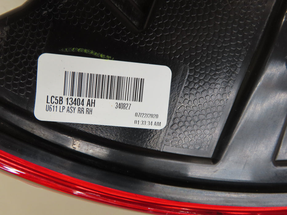 2020-2024 LINCOLN AVIATOR REAR RIGHT PASSENGER TAIL LIGHT OUTER OEM