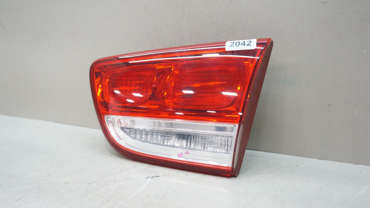 2016-2018 KIA SORENTO REAR RIGHT PASSENGER SIDE INNER TAIL LIGHT OEM