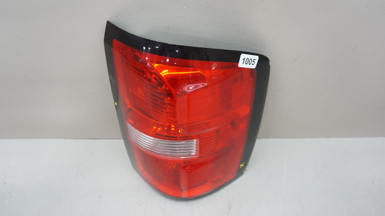 2014-2015 GMC SIERRA 1500 REAR RIGHT PASSENGER SIDE TAIL LIGHT OEM