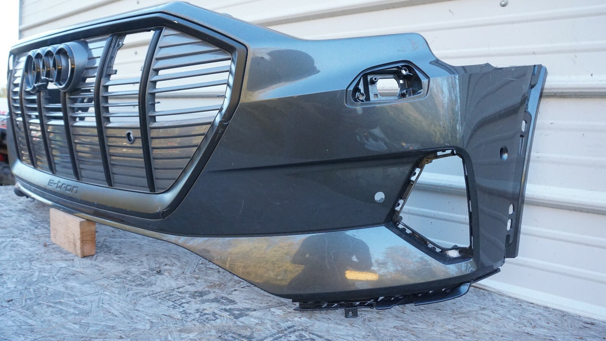 2019-2020 AUDI E-TRON FRONT BUMPER COVER PANEL W/ GRILLE 4KE807437E 19 20 OEM
