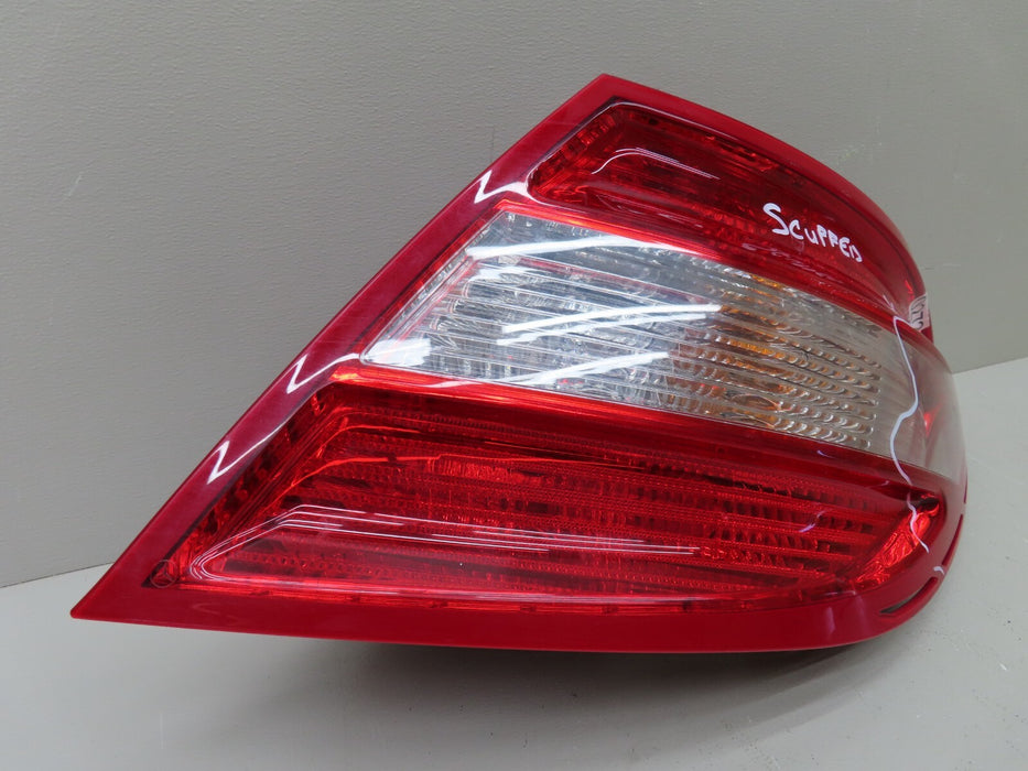 2008-2010 MERCEDES BENZ C300 W204 REAR RIGHT PASSENGER SIDE TAIL LIGHT OEM