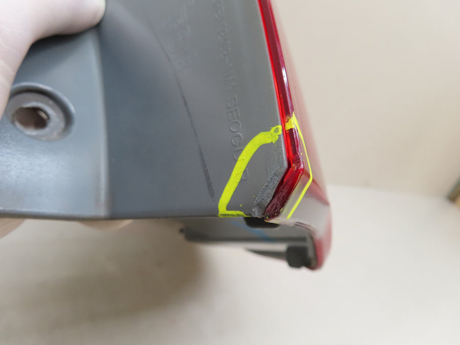 2010-2013 KIA FORTE REAR RIGHT PASSENGER HALOGEN TAIL LIGHT OEM 92402-1M4