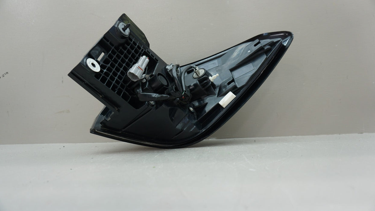 2020-2022 SUBARU OUTBACK REAR LEFT DRIVER SIDE TAIL LIGHT OEM 20 21 22