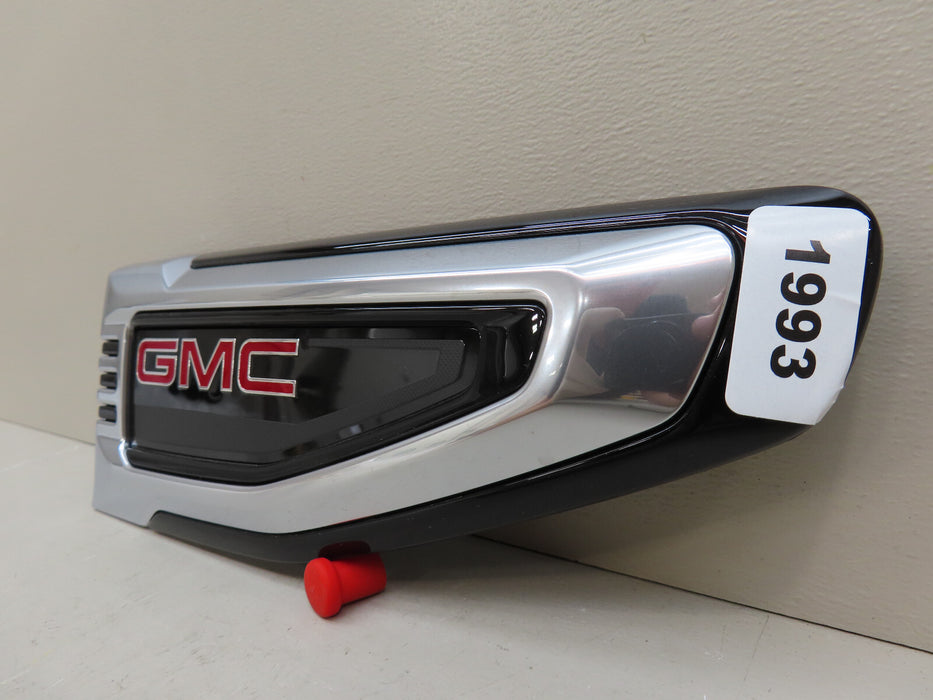 GMC FRONT RIGHT PASSENGER SIDE FENDER VENT OEM