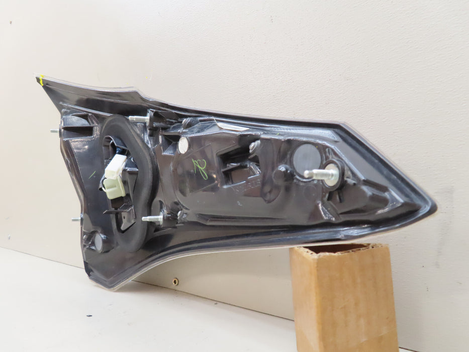 2016-2018 TOYOTA RAV4 REAR RIGHT PASSENGER INNER TAIL LIGHT OEM 81580-0R03100