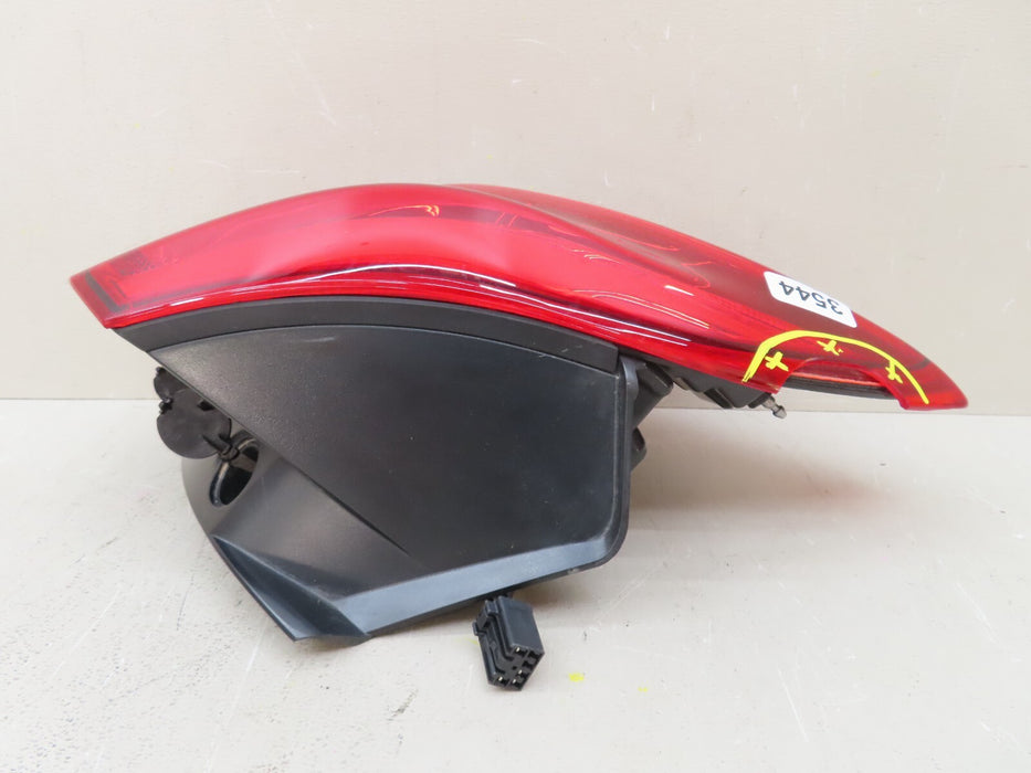 2018-2020 HYUNDAI ELANTRA GT REAR LEFT SIDE OUTER TAIL LIGHT LED OEM 92401-G3110