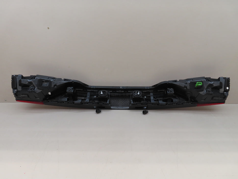 2019-2020 AUDI Q8 REAR CENTER BRAKE LIFT GATE TAIL LIGHT OEM 4M8.945.095.Q