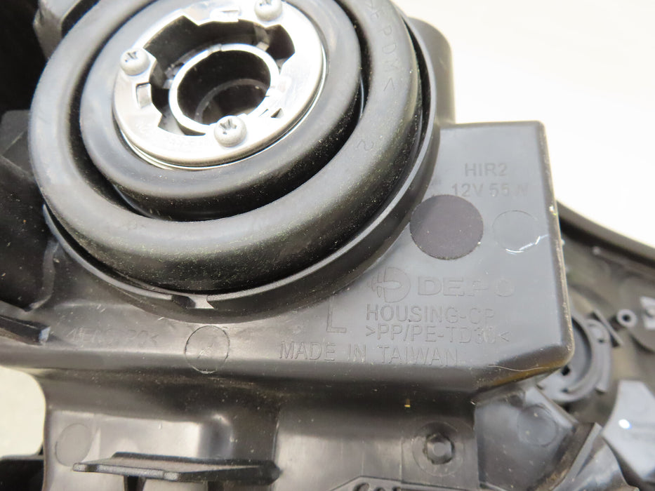 2016-2018 TOYOTA RAV4 FRONT LEFT DRIVER HEADLIGHT HALOGEN AFTERMARKET