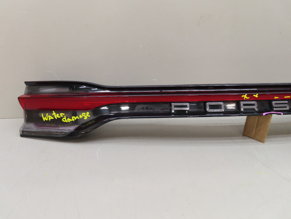 2019-2022 PORSCHE MACAN REAR CENTER TAIL LIGHT LED OEM 95B.945.208.L