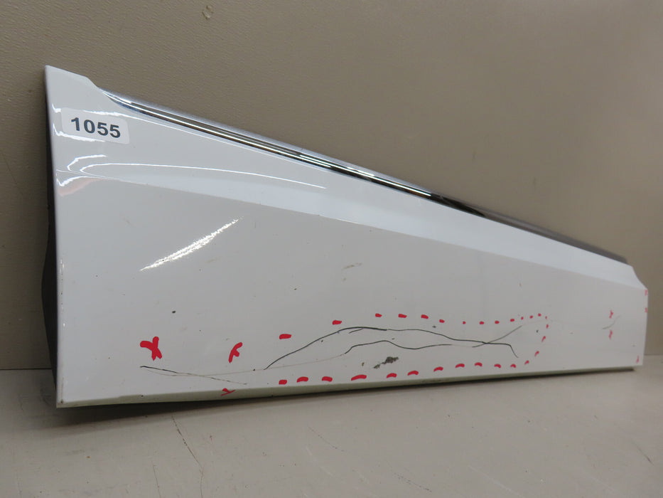 2018-2025 VOLKSWAGEN ATLAS FRONT LEFT DRIVER SIDE LOWER DOOR MOLDING OEM
