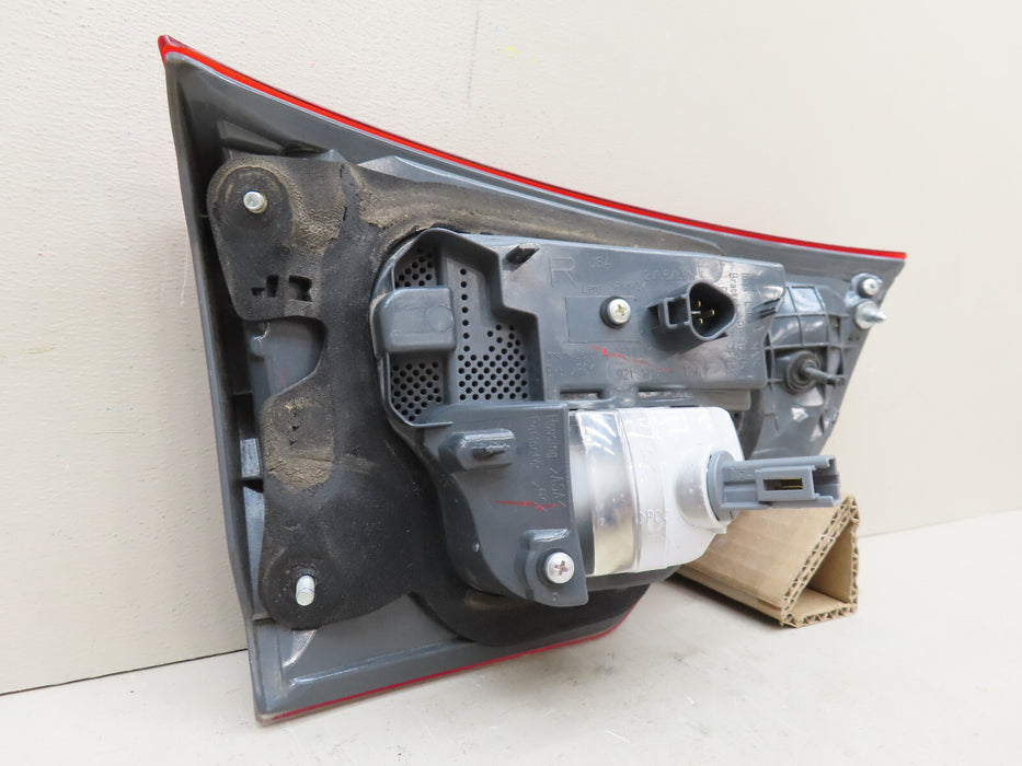 2017-2019 TOYOTA HIGHLANDER REAR RIGHT PASSENGER INNER TAIL LIGHT LED OEM