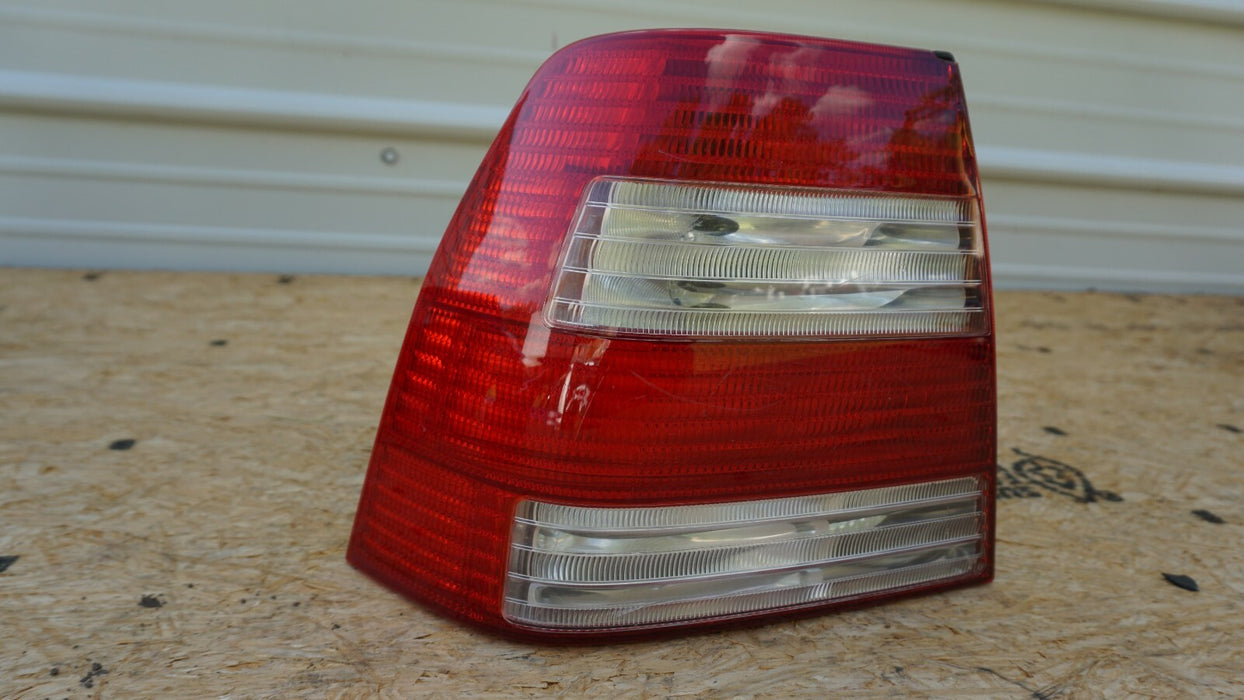 2004 2005 VW VOLKSWAGEN JETTA LEFT REAR TAILLIGHT OEM