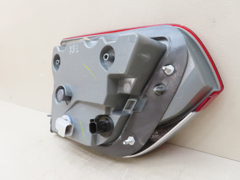 2014-2018 JEEP GRAND CHEROKEE REAR RIGHT PASSENGER INNER TAIL LIGHT OEM