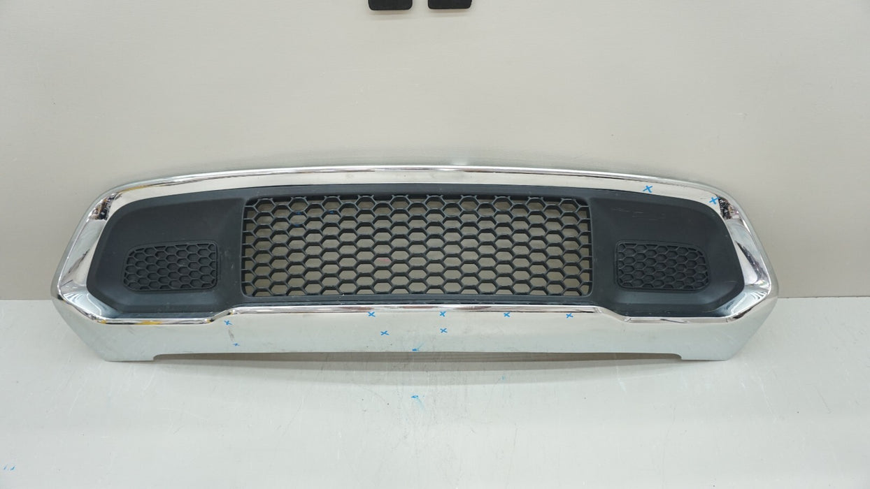 2014-2016 JEEP GRAND CHEROKEE FRONT LOWER BUMPER GRILLE 5YL32TRMAA OEM