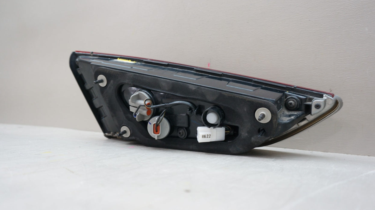 2018-2019 HYUNDAI SONATA REAR RIGHT PASSENGER SIDE INNER TAIL LIGHT OEM