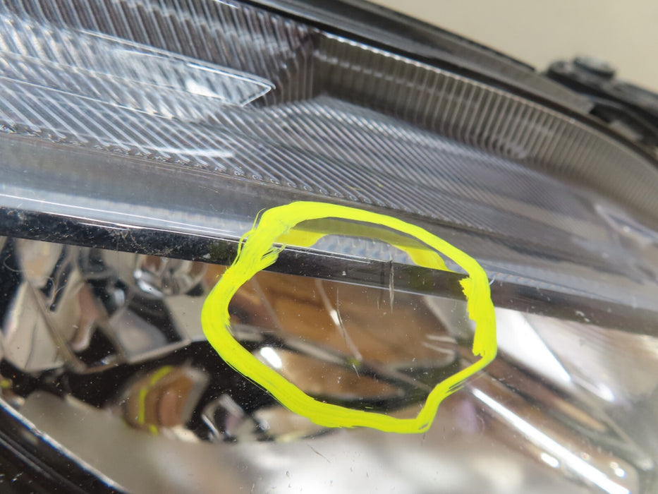 2017-2019 CHRYSLER PACIFICA FRONT RIGHT HEADLIGHT LAMP HALOGEN OEM 68228946AD