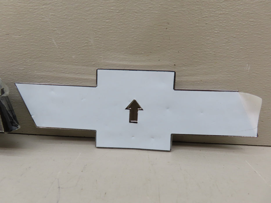 2022-2025 CHEVROLET EQUINOX LS FRONT ILLUMINATED BOWTIE EMBLEM OEM