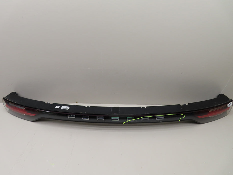 2019 2020 PORSCHE CAYENNE REAR CENTER LIFTGATE TAIL LIGHT LAMP OEM