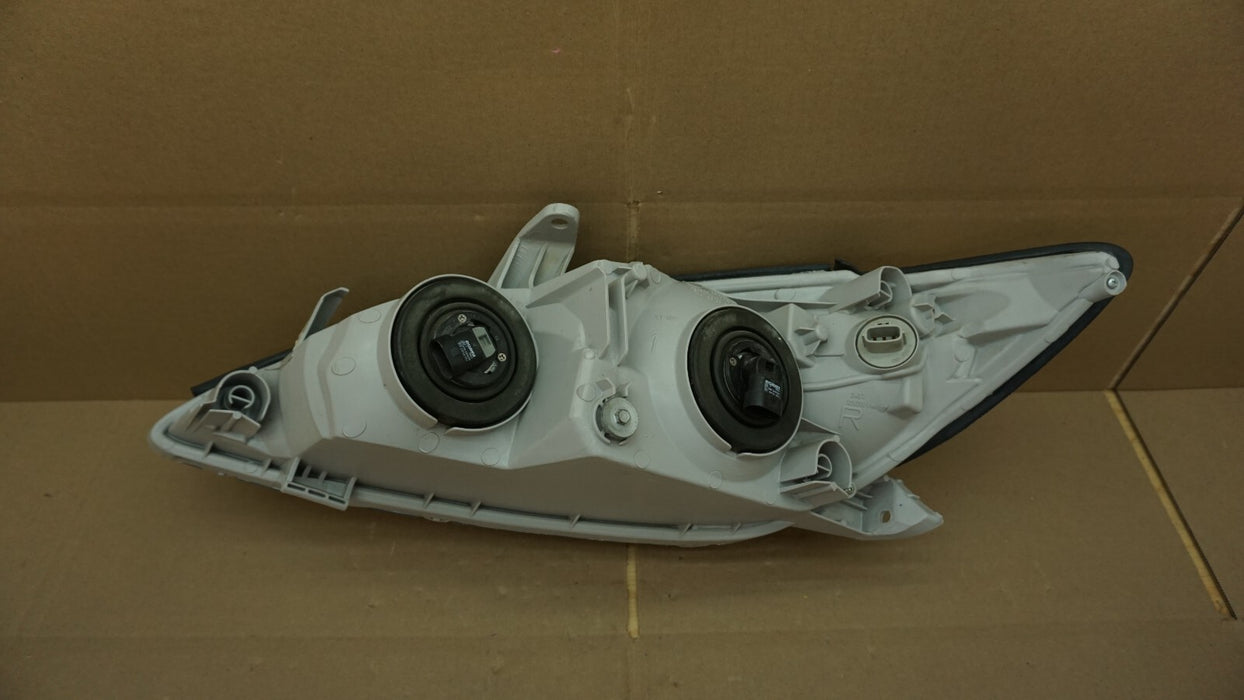 2002-2004 TOYOTA CAMRY FRONT RIGHT PASSENGER SIDE HEADLIGHT HALOGEN OEM 02 03 04