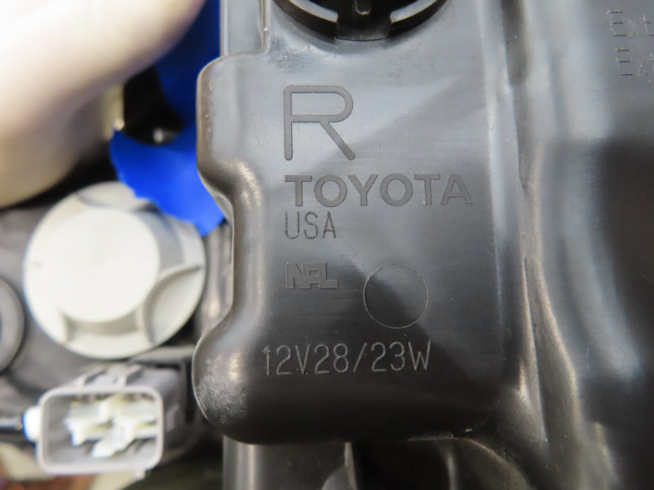 2018-2024 TOYOTA CAMRY FRONT RIGHT PASSENGER HEADLIGHT LED OEM 0690