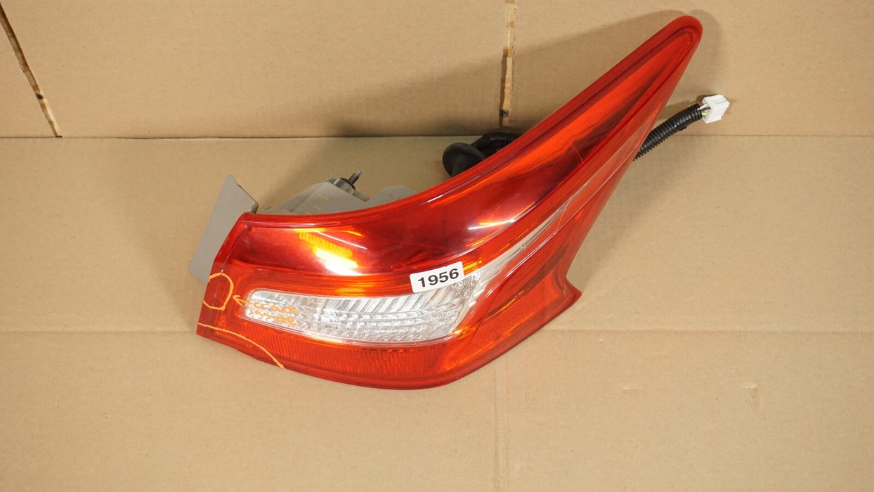 2016-2019 NISSAN SENTRA RIGHT PASSENGER TAILLIGHT TAILLAMP OEM USED 265503YU0A