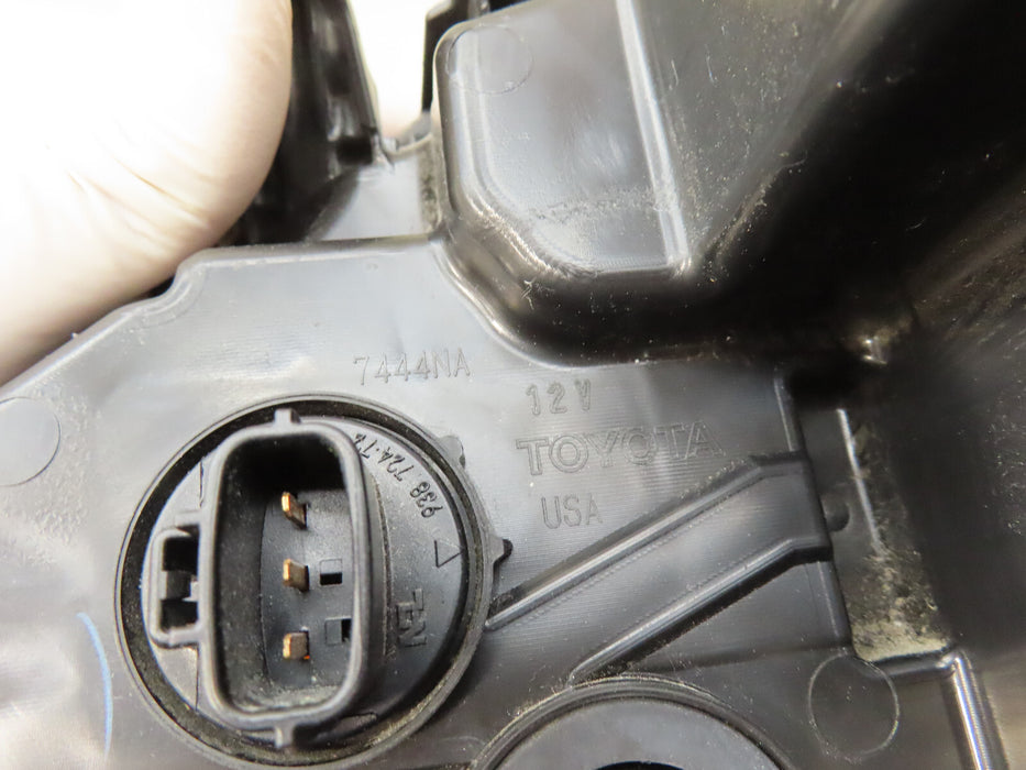 2020-2022 TOYOTA COROLLA FRONT RIGHT PASSENGER HEADLIGHT LED OEM