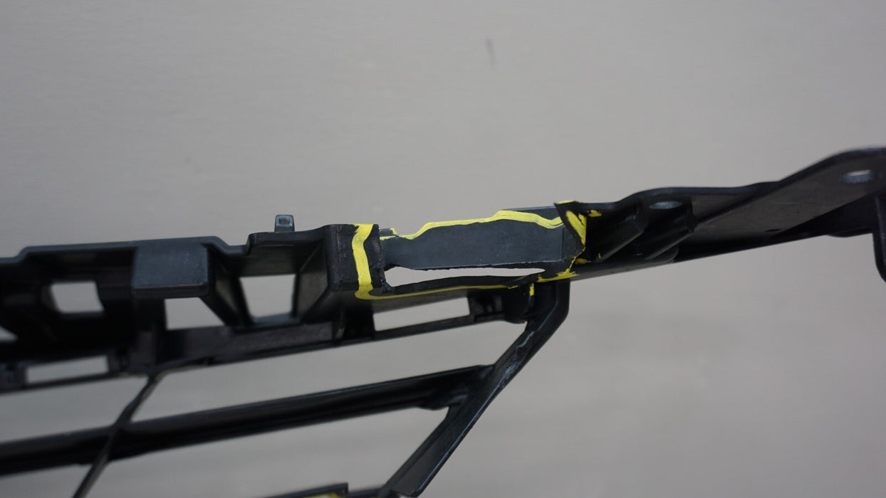 2018-2020 TOYOTA CAMRY XLE FRONT UPPER GRILLE OEM 18 19 20
