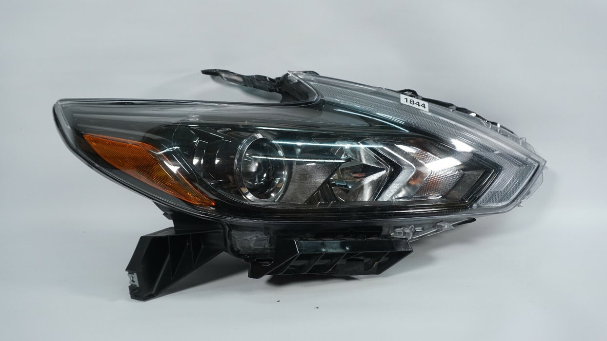2016-2018 NISSAN ALTIMA RIGHT PASSENGER SIDE HEADLIGHT HALOGEN LAMP LENS OEM